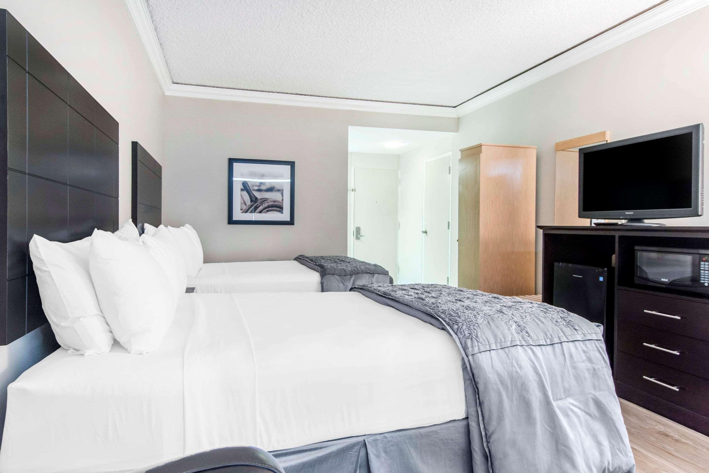 Travelodge By Wyndham Trois-Rivieres Exterior photo