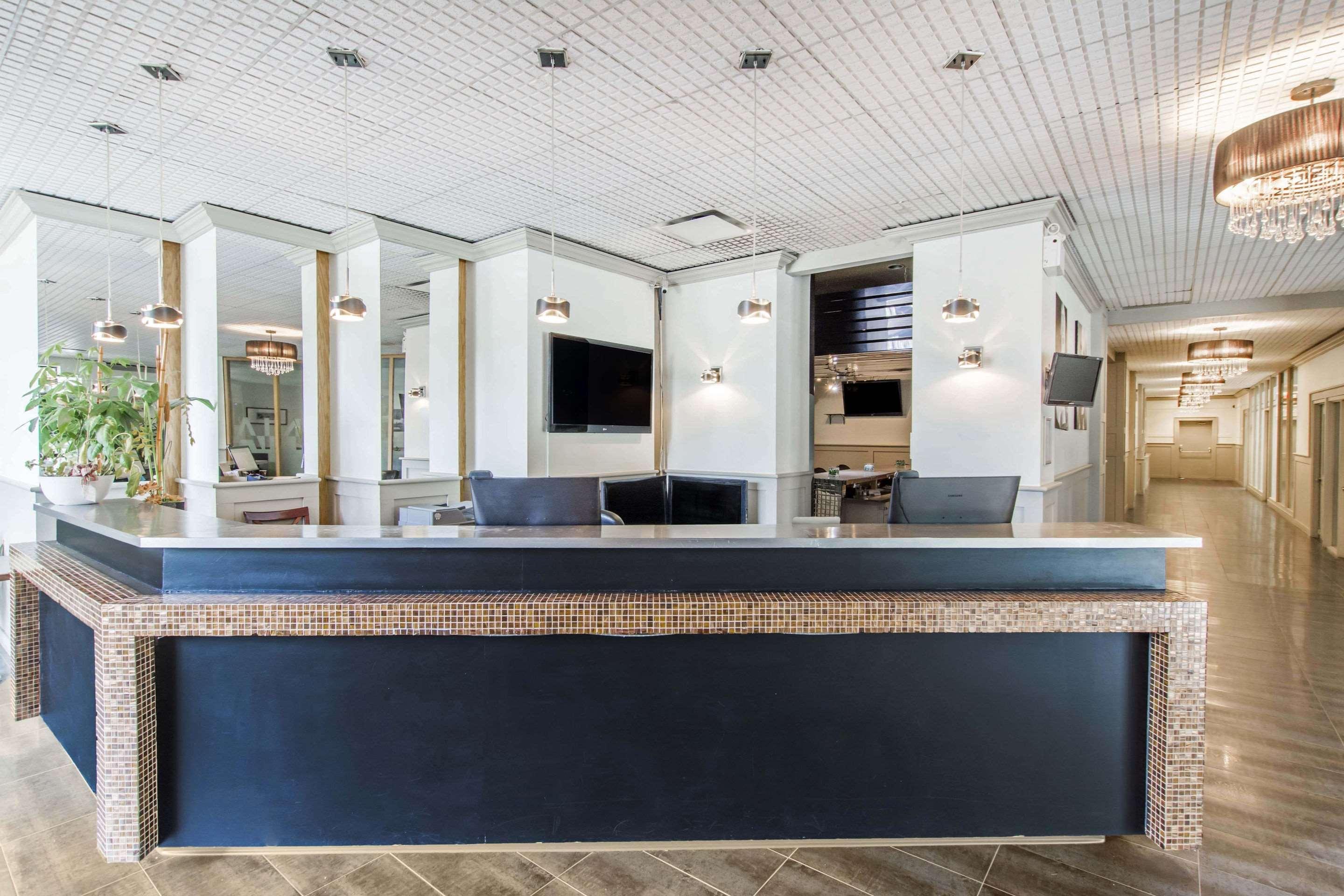 Travelodge By Wyndham Trois-Rivieres Exterior photo