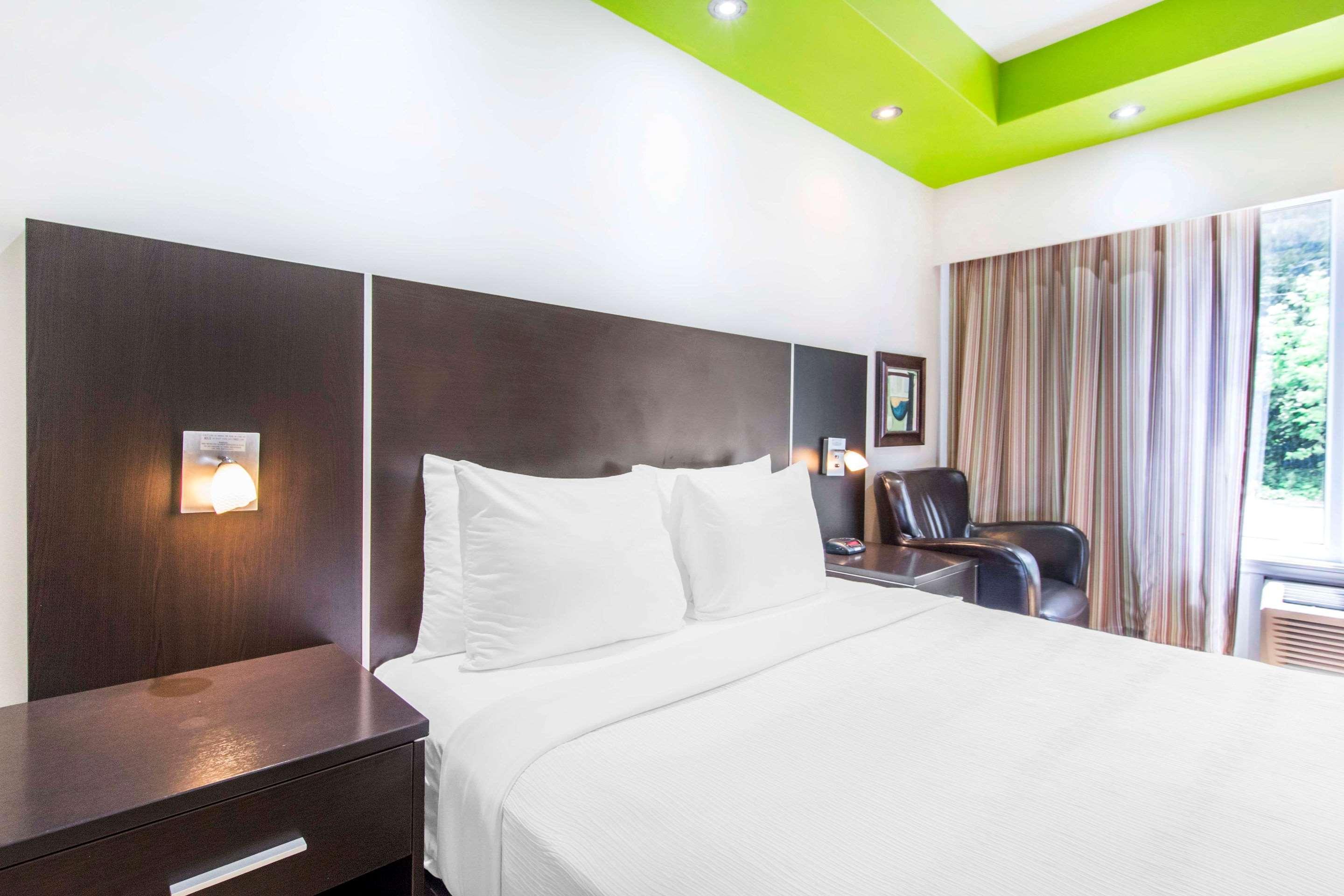 Travelodge By Wyndham Trois-Rivieres Exterior photo